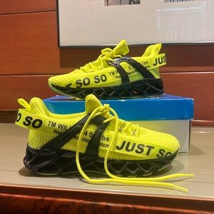 WONESION neon tennis shoes from Amazon size 39